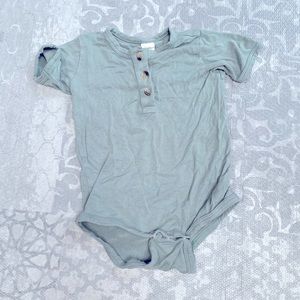 Kate Quinn Green Onesie 6-12m